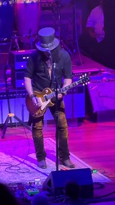 "Dreams" - Slash at The Allman Betts Band Family Revival - Ryman Auditorium, Nashville (TN), Dec. 16, 2024 Video by Bob Beatty | Slash News