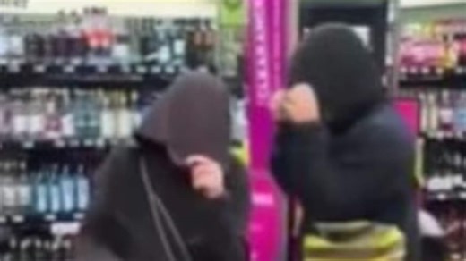 Humiliating moment thieves confronted at a Dan Murphy's
