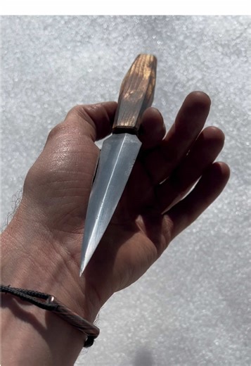 Mini-dague forgée à la main. 🔨 Forge artisanale #forge #forging #blacksmith #dague