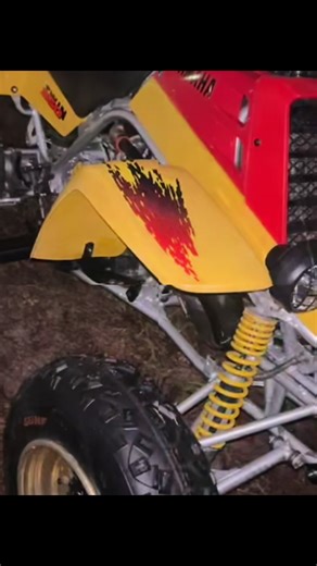 Forsale 1997 titled banshee located in Florida can be shipped as well 7k firm shipping is extra stock bike besides pipes #fyp #expolrepage #forsale #yamahabanshee350 #1997