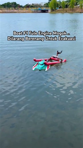 Resiko saat berenang ambil kapal mogok, evakuasi menggunakan rescue boat #diyrcboat #rcboatbatam