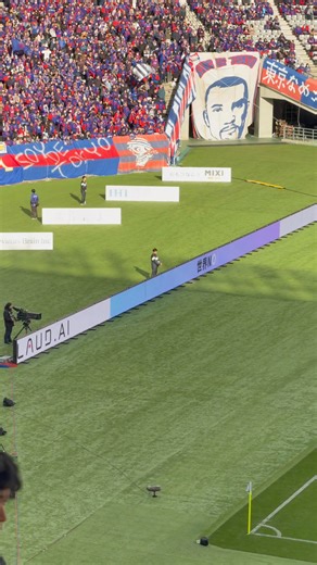 PLAUD NotePin 真的很有錢RRR 竟然開始贊助足球比賽電子看板了 前幾天聽說今年營收應該有 2.5億美金喔 真的很猛⋯⋯⋯ 錄音片華麗轉身的超級典範 #J聯盟 | 王大皓