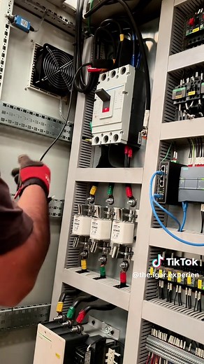 Conectando equipo de medición Fluke 43B en sistema trifásico