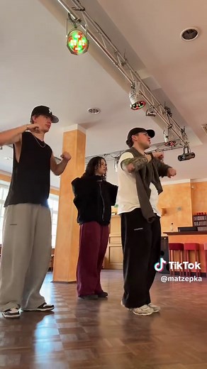 Learn the Best Rave Dance Moves with These Easy Tips!