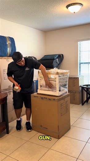 One of the best MOVING Hacks 📦 using furniture as boxes #movingtips #movingcompany