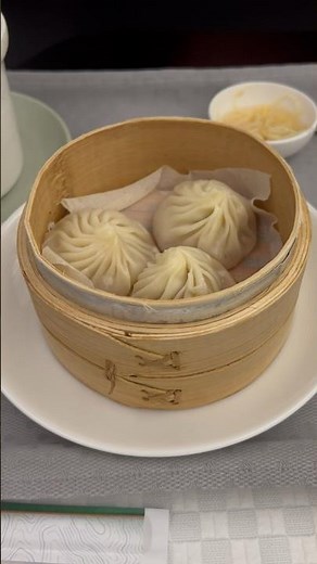 エバー航空ビジネスクラスの機内食で「鼎泰豊」の小籠包が食べられるなんて贅沢すぎる✈️ #台湾 #台湾グルメ #エバー航空#小籠包