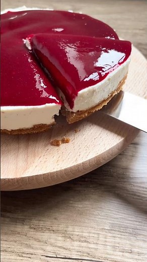 Raspberry & Mascarpone Cheesecake #cheesecake #recipe