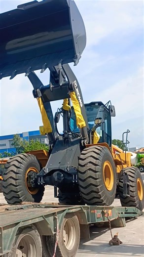 🚜 XCMG XC968 Safe Ramp Loading | Professional Delivery Process