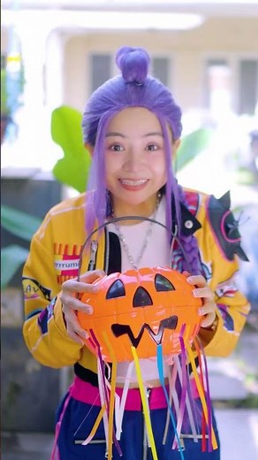 She Helped Her Friends Escape the Zombies 💥🧟‍♂️ #rumivibes