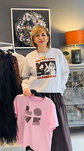 A little look at the New A line skirts, Sweatshirts and T’s that we’ve had in in the last few weeks xx Would love to know your favourite skirt colour ? Navy or Chocolate ? Have a great weekend whatever you’re up to x and who’s watching Traitors !? Print behind me is by the talented @discoballdiva - new Tee collab coming later this year 🪩 | Disko Kids