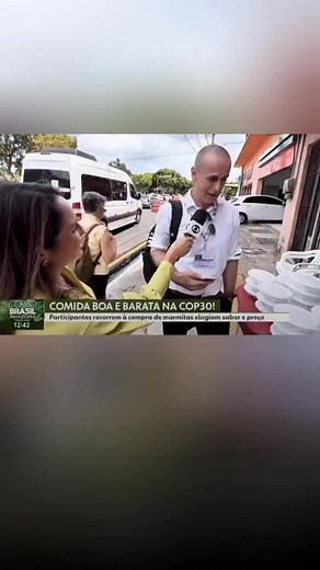 🍛 COMIDA BOA E BARATA NA COP30 No entorno do Parque da Cidade, onde acontece a COP30, o movimento é intenso — e o sucesso agora são as marmitas caseiras e acessíveis vendidas por comerciantes locais. 💚 Os preços variam entre R$ 10 e R$ 15, e o cardápio é aquele sabor paraense que conquista todo mundo: arroz, feijão, frango, peixe frito, farofa e salada — tudo feito com aquele toque de comida de casa. Além de garantir uma refeição boa e barata para quem participa do evento, as marmitas também r