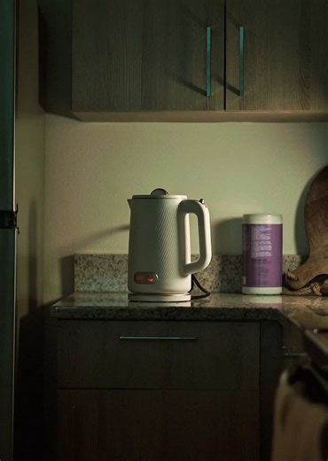 A Gentle Morning Tea | Cinematic Video ☕️ There’s something peaceful about slow mornings and a warm cup of tea. The sound of boiling water, the gentle steam rising, and the first sip that sets the tone for the day. In this short cinematic piece, I capture the simple beauty of making tea—warm lighting, delicate movements, and a moment of stillness before the day begins. 🎥 Shot on: Sony A6000 🎬 Edited on: CapCut Pro (iPad) If you enjoyed this, don’t forget to like, comment, and subscribe for mor