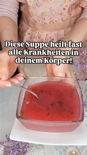 Diese Suppe heilt fast alle Krankheiten in deinem Körper! Was passiert im Körper? Antibakteriell & antiviral: unterstützt Immunsystem, hilft bei Erkältung. Stoffwechsel & Nerven: B-Vitamine für Energie & Konzentration. Herzschutz: senkt Blutdruck & Cholesterin, stärkt Gefäße. Antioxidantien: Quercetin schützt Zellen vor Entzündung & Schäden. Darmgesundheit: Präbiotika füttern gute Bakterien, fördern Verdauung. Entzündungshemmend: lindert Beschwerden bei Gelenken & Rheuma. Für Frauen: kann Hormon