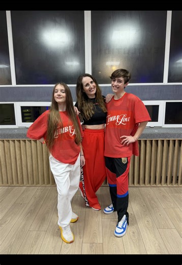 From jam ➜ class ➜ reel 🔥 This one just hits 💃 Choreo from @Alina Duma Zumba jam session — couldn’t keep it just in the jam 😮‍🔥 Our #bailarinazzz class ate it up and made it theirs 🖤 Good vibes, big energy, on repeat. Yeah… this one’s a HIT 🚀✨ 💃🏻@RunaZumba @Darian Tomescu #zumba #brasov #zin #dembow @Zumba Fitness