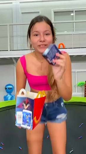 EL ULTIMO EN DEJAR DE SALTAR GANA $1000 !!Es3 #alejoigoa #alejo #bromas #alego #retos #challenge #diversion #tiktok #argentina