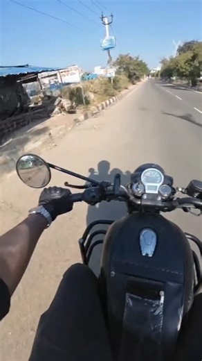 Hemansu Singh on Instagram: "Master Engine Braking Properly | OG Ladka engine braking motorcycle, rev matching bike, how to rev match, downshift technique, emergency braking motorcycle, downhill riding control, slipper clutch explained, motorcycle safety tips, braking vs engine braking, high speed stopping distance, clutch plate damage, gear shifting mistakes, motorcycle riding skills, panic braking control, two wheeler safety India, smooth downshifting, bike control at 80 kmph, motorcycle basic
