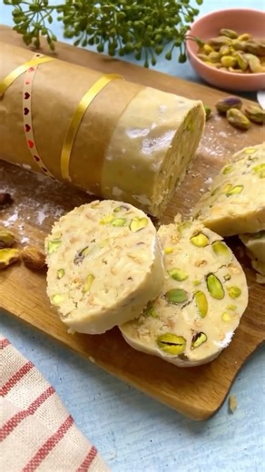 Marianna Tuccia 👩🏻‍🦰 on Instagram: "STEP BY STEP…..White Chocolate & Pistachio Salami Log…perfect for Christmas and if you love white chocolate. Recipe 👇 Ingredients 260g of good quality white chocolate 120g butter, room temperature 180g of your choice of dry sweet biscuits 60g of pistachios, roughly chopped (natural or toasted) 30ml milk Icing sugar 🎄🎄 Method 1. Melt the white chocolate, slowly over a bain marie. Once melted, set aside. 2. Place t