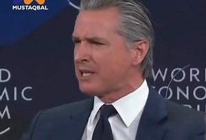 "Trump hadallada uu ka sheegay Soomaalida waa waali, waa kuwo laga yaqyaqsado" Guddoomiyaha gobolka Calofornia, Gavin Newsom Isagoo sii hadlaya ayuu yiri "Hadalladii shalay uu yiri Trump ma aheyn kuwo caadi ah, wuxuu ka hadlay Madaxda Yurub iyo hoggaamiyeyaal hore, weliba Bulshada Soomaalida wuxuu ka sheegay waa yaqyaqasi - Trump isaga ayaa muraayad isku ah" | MCD Media
