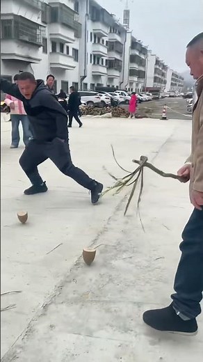 How to Play with a Wooden Spinning Top (Nostalgia)