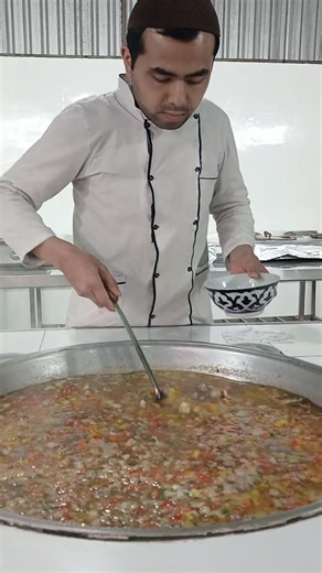 #chef Obuna bo‘ling 보여드릴게요 바뀌었는지 어떻게 즉흥 여행으로! “아, 또 라면?” 하고 한국에서 누구나 한 번쯤... 웃으며 끓였던 그 순간— 깜짝 회의, 공항으로 향하는 친구와의 웃음, 오늘은 평범한 한 그릇이. 퍼지는 고소하고 매콤한 향기, 뜨거운 물이 보글보글 끓고 면이 풀리면서. 바로 그 라면 한 그릇이! ‘그래 그냥 공항 가자!’라는 농담 반 진담 반의 제안을, 친구와 나눈 농담, 도시 한복판의 즉석 회의 불러일으켰어요. 함께 따라가 보아요 영상 속 순간순간을: • 중간 장면: 수다와 웃음, 그리고 그 속에서 ‘공항 가볼까?’라는 아이디어 라면을 먹으며 흐르는 자연스럽게 튀어나온. • 마지막 장면: 둘이서 가벼운 마음으로 떠난... 라면 한 그릇의 여운을 뒤로하고 공항으로 향하는 길. • 첫 장면: 시작된 우리의 대화, 친구와 마주 앉아 ‘라면 얘기’로. 단순한 인스턴트 식사가 아닙니다 라면은! 한 숟가락에 녹아든 감정, 한 젓가락에 담긴 기억, 매개로 