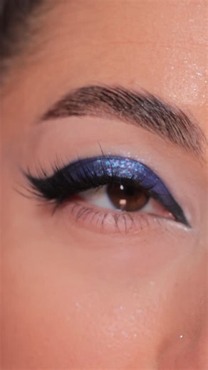 Malvina 💋 Makeup | UGC | Europe on Instagram: "First look of 2026💙✨ can’t wait to go back to filming makeup content 😌😍 Products in the video: @flowerknows_global Little Anglel Collection ‘02 Weeping Angel’, Shell’s Jewel Collection ‘S02 Mermaid’s Tears’ @benefitcosmeticsgreece @benefitcosmetics 24-HR brow setter, @nyxcosmetics_greece lift & snatch brown tint pen ‘espresso’ @elixir.makeup Hd concelaer ‘03’, @colourpopcosmetics pretty fresh set it up primer @armanibeauty luminous silk bronzing