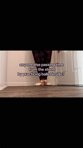 i’m so bored until i remembered i had pointe shoes and i live on the bottom floor of my complex #dance #pointe #ballet #dancercore #ballettok