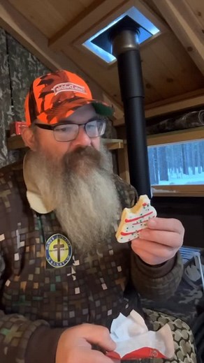 Christmas Tree Stand Saga (Santa’s little thief) #christmastreecake #christmas #samta #elves #elf #kentucky | The Bicknell Bunch