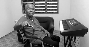 'Arwah Ross Ariffin pendiam tapi kreatif' - Ning Baizura | Harian Metro