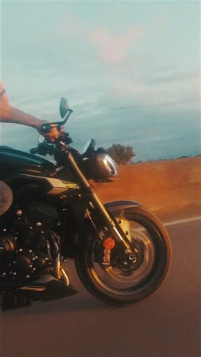 Suzuki GS500E e TRIUMPH Street Triple 765 RS. #suzuki #triumph #gs500