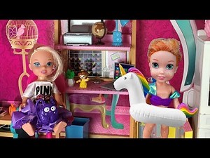 Anna and Elsa Toddlers Sleep In 😍 Summer Fun Day Out 🍓Will they make it in time?