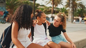 Therapist Shares Key Difference in Teen Girls Who Can Better Navigate Friend Drama