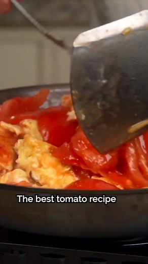 Here’s something quick you can whip up in 15 minutes: Tomato & Eggs (番茄炒蛋) 🍅🥚