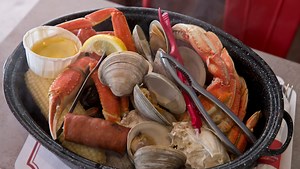 This summer, try a one-pot lobster, clam bake