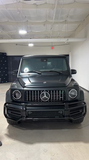 Mercedes G-Wagon vs Jeep Wrangler Comparison