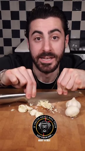 🧄 Unlock the Power of Garlic: How to Activate Allicin! 🧄 Garlic is a natural antibiotic, but to fully activate its most potent compound—allicin—you need to prepare it correctly! 🔬 Allicin is formed when garlic’s enzyme alliinase reacts with alliin, but this process only happens when garlic is crushed or chopped. Here’s how to maximize allicin production for the best health benefits: ✔️ Chop, crush, or mince fresh garlic ✔️ Wait at least 10 minutes before cooking or eating 🕒 ✔️ Avoid high hea