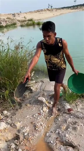 Gold Panning Adventures: Finding Mini Gold in Rivers