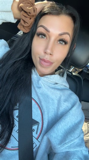 Sunshine Without Pastels: A Fresh Spring Vibe