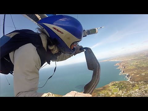 Sightseeing across Cornwall by Hang Glider - St Agnes to Tregowris