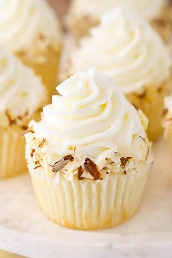 Fluffy & Delicious Almond Amaretto Cupcakes