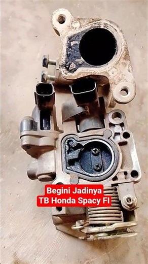 This is what happens! Honda Spacy FI throttle body that has never been cleaned #shorts