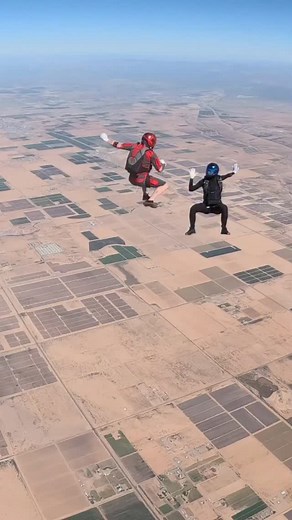 🤩MatriX MFS Monday🤩 This is part of Round 5 from the recent 2025 @skydiveuspa Skydiving National Championships. An all-vertical round with lots of transitions is simply not our strength. But hey! We flew a 15 point pace for the 35-second round. Based on the final 50 training jumps of the season we certainly could have flown this round better and faster, but we are choosing to focus on the fact that last year we likely would’ve flown a 12 pace. #progressnotperfection #unlessyouareperfect #weare