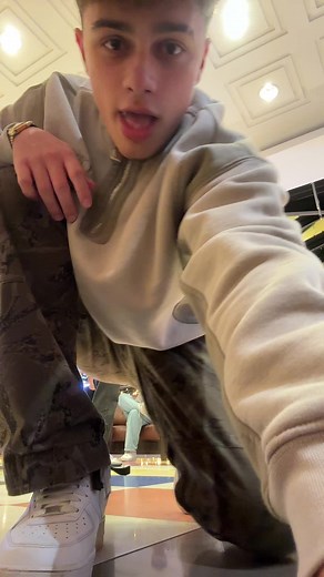 Chris Brown Dance - Epic Moves and Vibrant Energy!