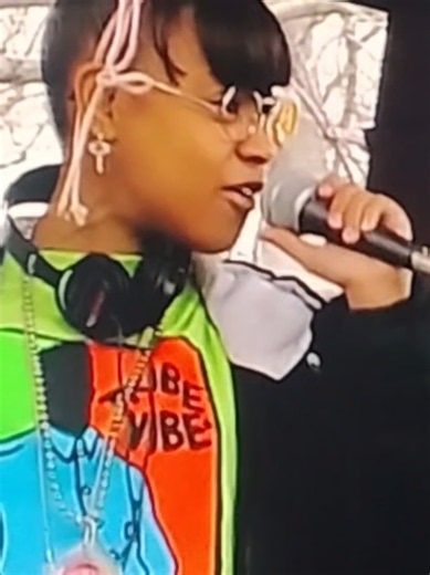 Ain't 2 Proud 2 Beg — Lisa (1992) Left Eye performance