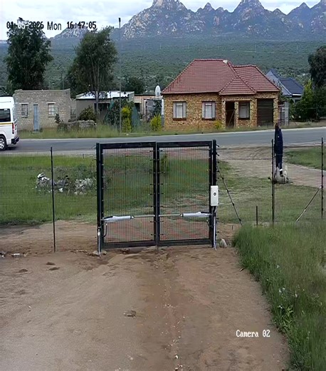 🚨💔 Limpopo father arrested after brutal assault on teenage daughter caught on video A man in Limpopo has been arrested by police following a disturbing video showing him assaulting his teenage daughter. The investigation continues as authorities step up action against domestic violence and child abuse. 🔗 https://thestar.co.za/news/2026-01-07-limpopo-father-arrested-after-brutal-assault-on-teenage-daughter-caught-on-video/ #TheStar #Limpopo #DomesticViolence #ChildAbuse #Justice #CrimeSA #Brea
