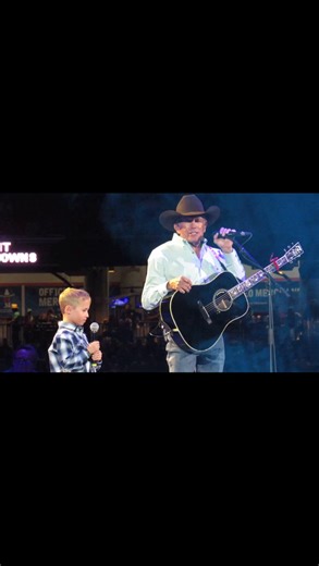 George Strait didn’t just deliver a performance — he created a legacy. ❤️ During a night celebrating faith and hometown pride, he called his 6-year-old grandson Harvey Strait onstage to sing “God and Country Music.” 🥹🎶 #GeorgeStrait #HarveyStrait #GodAndCountryMusic #KingOfCountry #FaithFamilyCountry 🤠✨ | Kindness around us