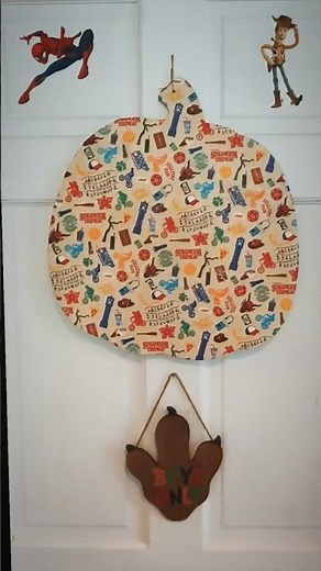 Stranger Things DIY Door Hanger - Halloween edition