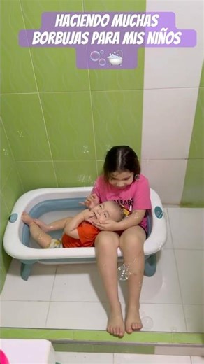 Haciendo muchas burbujas 🫧 para mis niños 🥰 #youtubeshorts #reels