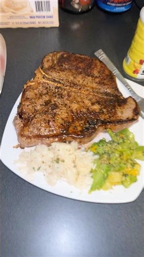 Wednesday night post workout, BIG DAWG gains 🥩🦍 #ghettobodybuilder