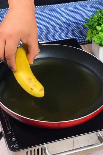 27K views · 97 reactions | How old were you when you discovered this way of using bananas? #cooking #recipe #easyrecipe #quickrecipes #cook #dessert #viral #viraltiktok #banana #bananas #fyp #foryoupage | The Recipe Corner | Facebook