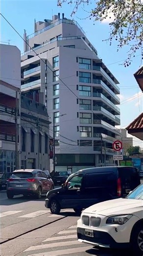 Enorme construcción edificada en la calle Enciso con San Martín en pleno #villadevoto #shorts #bsas